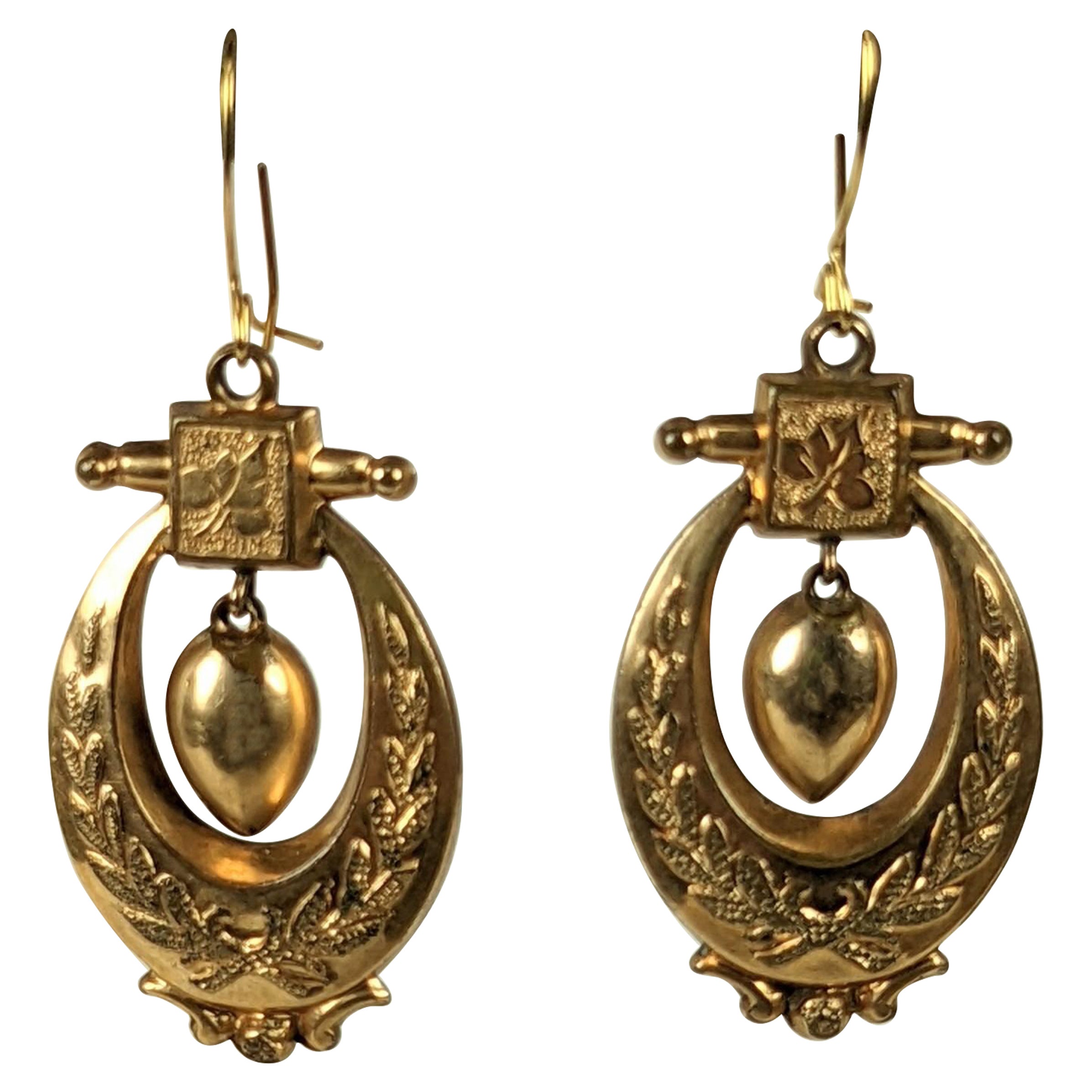 Boucles d'oreilles pendantes victoriennes remplies d'or