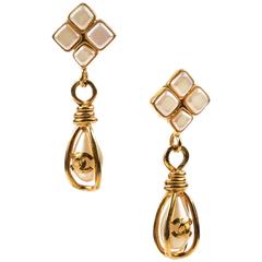 Vintage Chanel 95P Gold Tone Faux Pearl 'CC' Logo Teardrop Clip On Earrings
