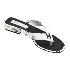 CHANEL White Lambskin Leather Slide Thong Sandals Black CC Logo Sz 38 22S