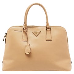 Prada - Grand sac à main Promenade en cuir beige Saffiano Lux