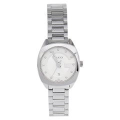 Gucci Montre-bracelet pour femme 29 mm en acier inoxydable et diamants blancs GG2570 YA142504