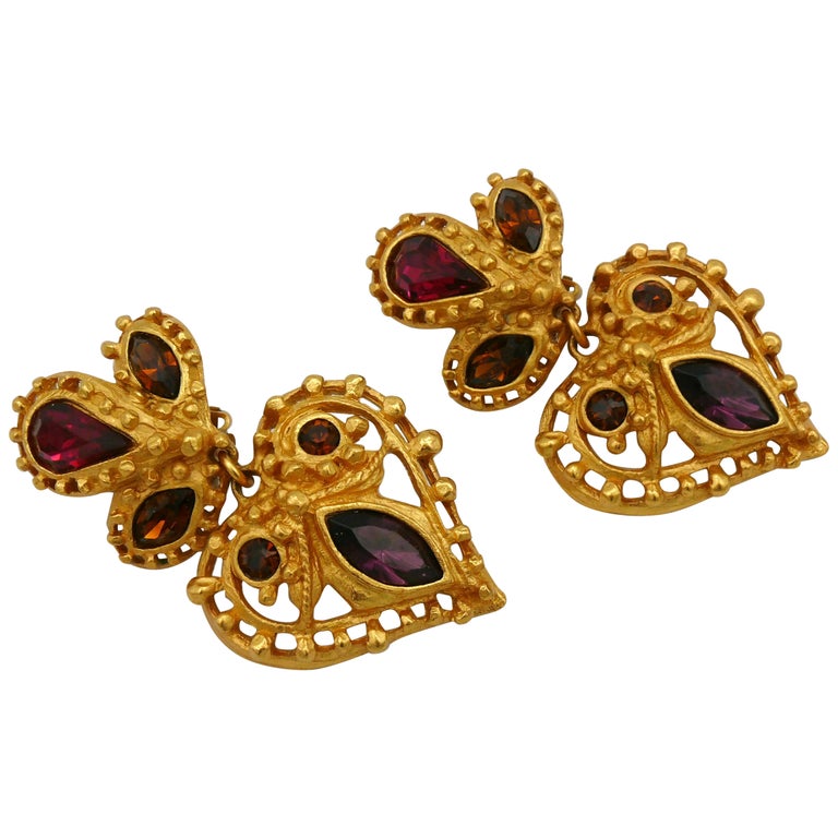 CHRISTIAN LACROIX - Boucles d'oreilles pendantes vintage en forme de coeur  bijoutier En vente sur 1stDibs