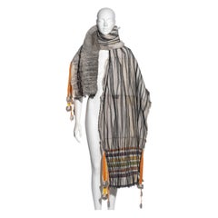John Galliano sciarpa oversize in pelliccia patchwork grigia, primavera 2002