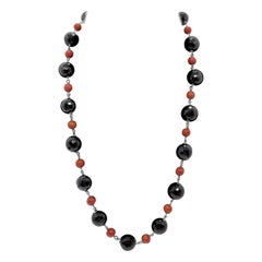 Collier de perles de style déco en or 14 carats, onyx et corail