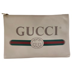 Ungetragene Pochette aus Leder von Gucci