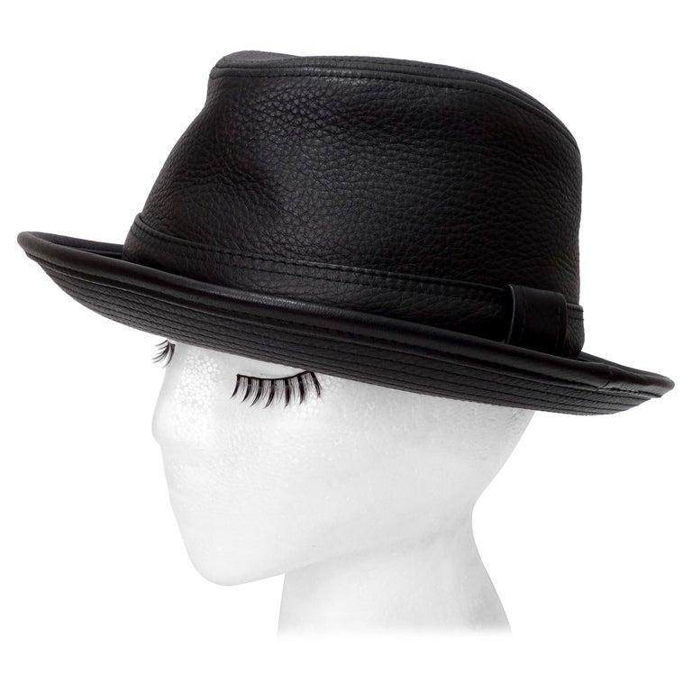 Hermes - Chapeau en cuir Clémence - Taurillon noir En vente sur 1stDibs