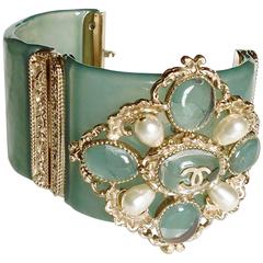NEW  Chanel ✿*ﾟ VERSAILLES Resin Gripoix Glass Pearl Bangle Cuff Bracelet