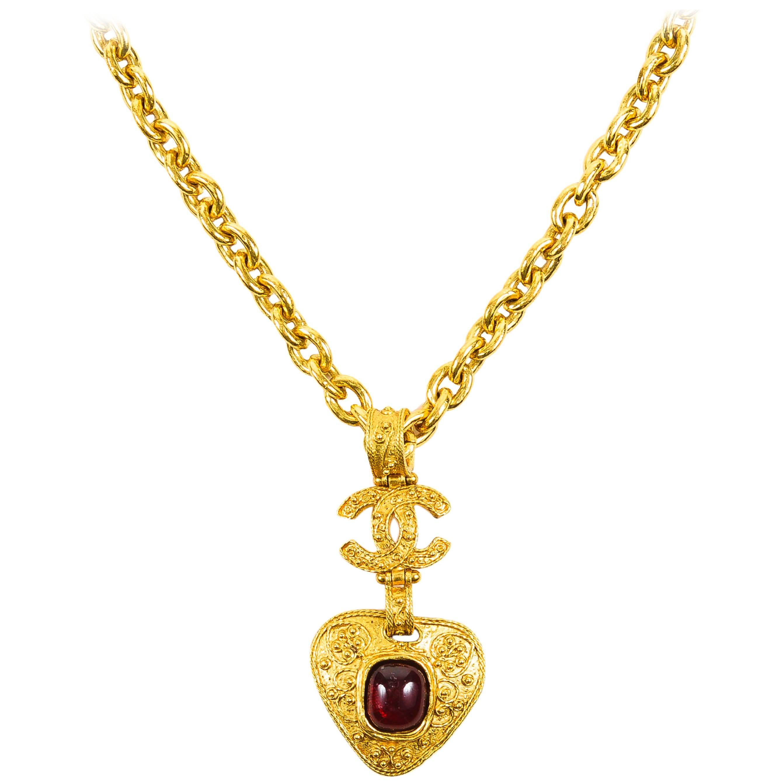 Vintage Chanel 94A Gold Tone Red Gripoix Stone 'CC' Logo Pendant Necklace For Sale