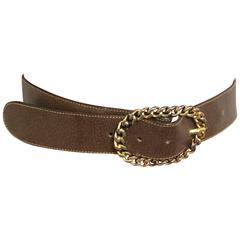 Vintage Gucci dark brown leather belt with detachable golden chain buckle. 