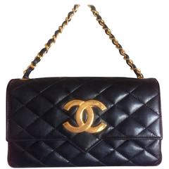 80's Vintage CHANEL black lambskin shoulder bag with golden large CC closure