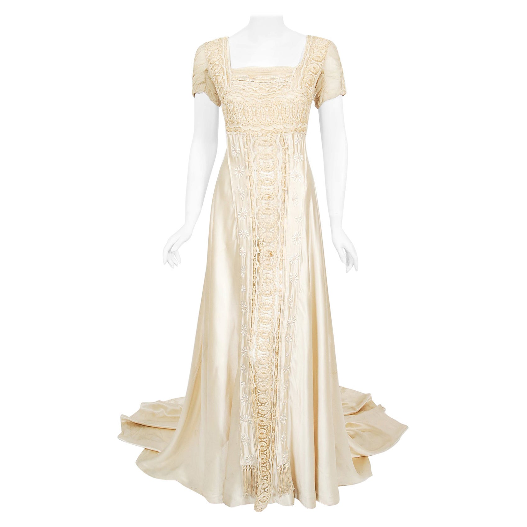 Vintage 1910s Ivory Crème Embroidered Net-Lace & Silk Satin Trained Bridal Gown  For Sale