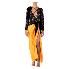 MORPHEW ATELIER Abito in pizzo francese in raso duchessa di seta giallo oro e rosa