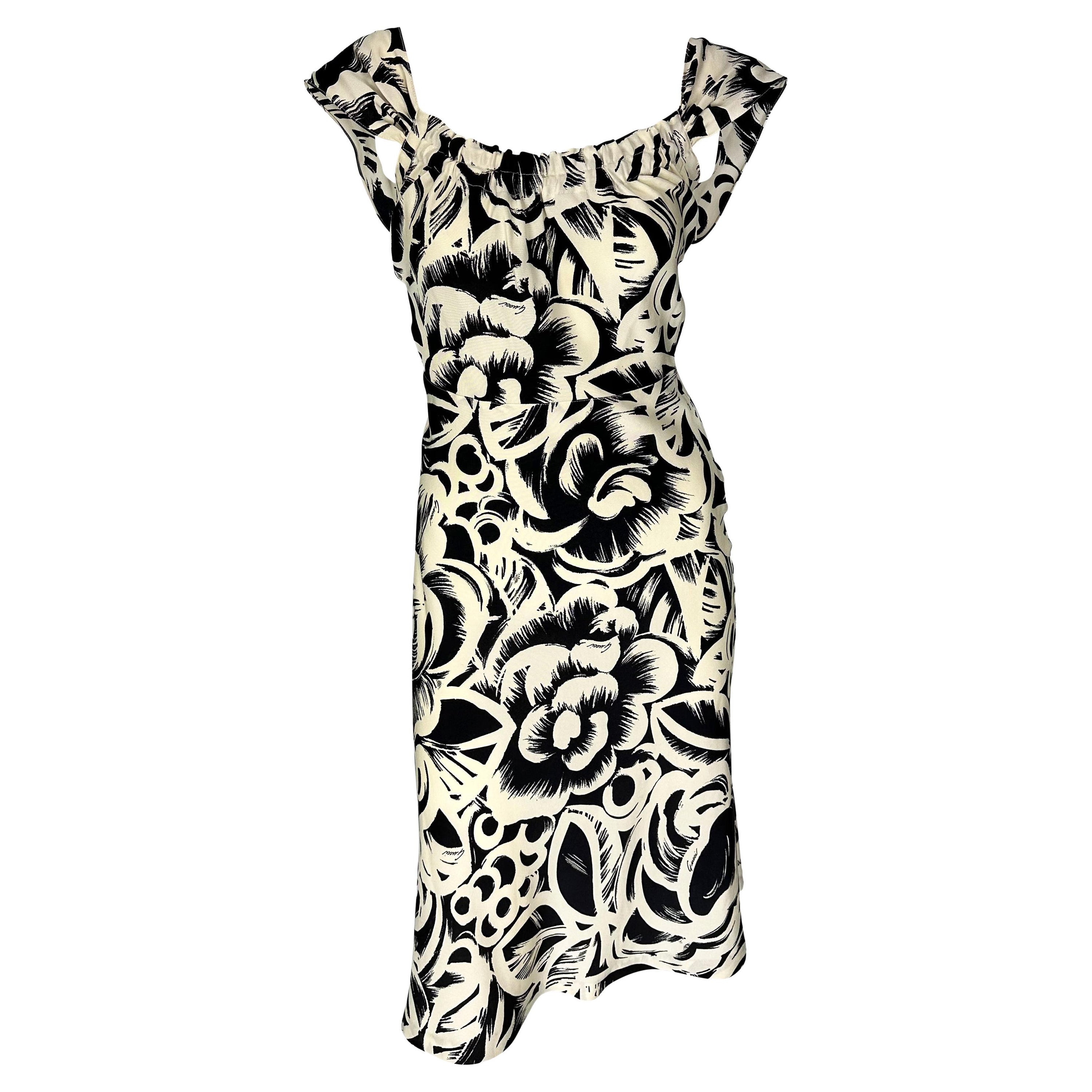 2002 Gucci by Tom Ford Abito in seta con stampa logo floreale bianco e nero astratto