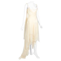 Alexander McQueen, collezione SS 2003 "Irere", abito in chiffon di seta color panna e naufragio