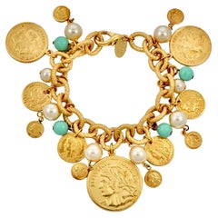 Miriam Haskell Bracelet à breloques russe en or plaqué perles et verre turquoise avec pièce de monnaie 