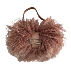 Fendi - Sac en fourrure rose baguette, édition limitée  