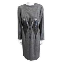 Givenchy By Alexander McQueen Kleid aus Flanell, Metallic-Spitze und Schlangenleder