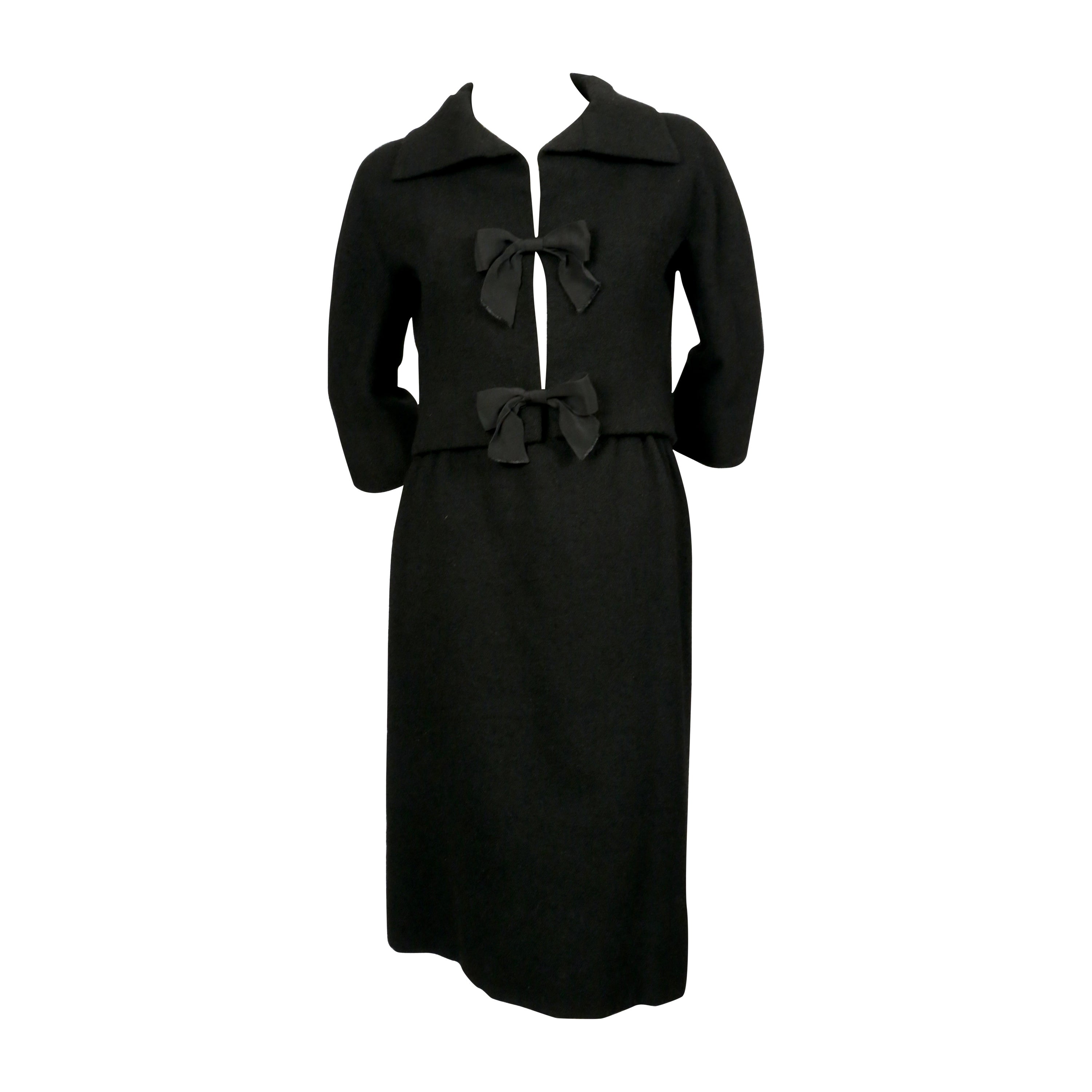 1958 EISA by CRISTOBAL BALENCIAGA haute couture tailleur jupe en laine bouclée noire en vente