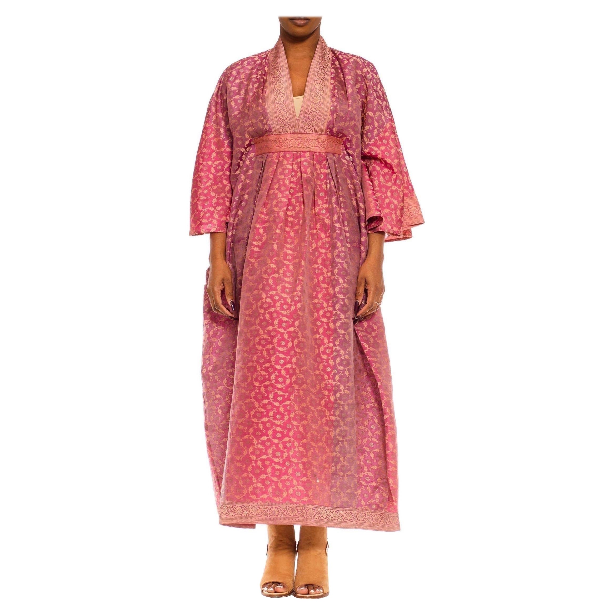 MORPHEW COLLECTION Flieder & Pfirsichfarbener karierter Seidenkaftan aus Sari aus Vintage Sari im Angebot