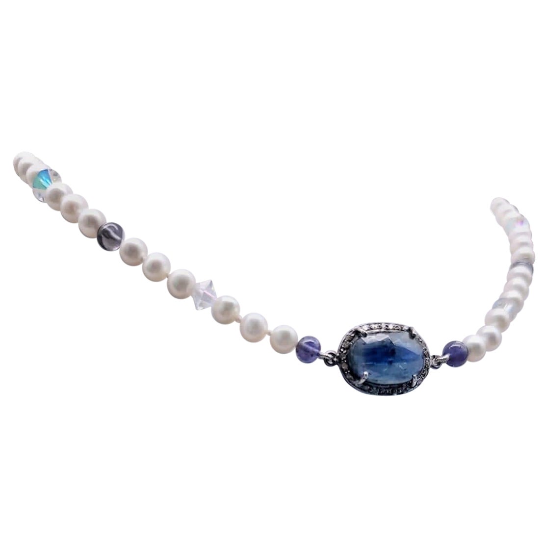 A.Jeschel  Choker-Halskette mit zarten Saphiren und Perlen.