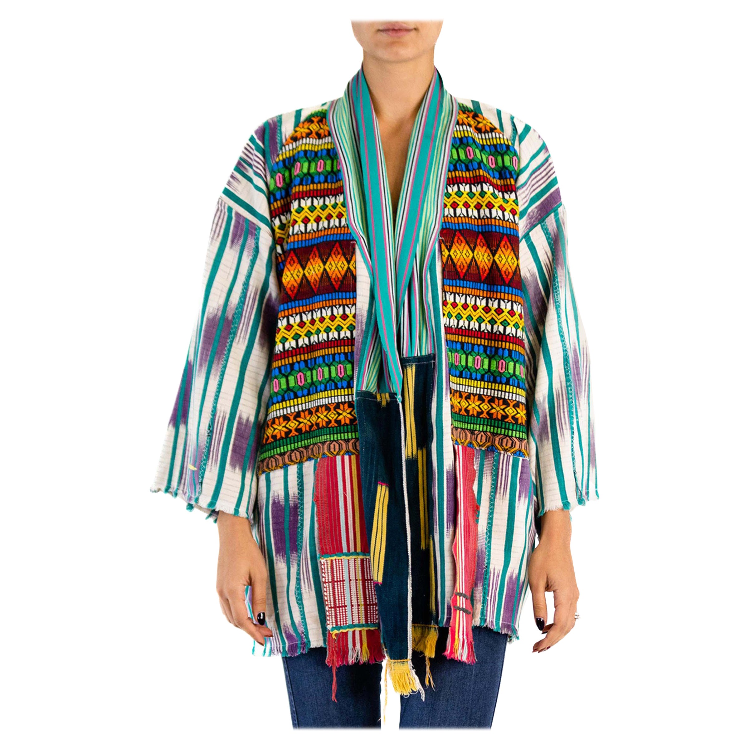 MORPHEW COLLECTION Doudoune en coton indigo d'Afrique de l'Ouest à bordures brodées multicolores en vente