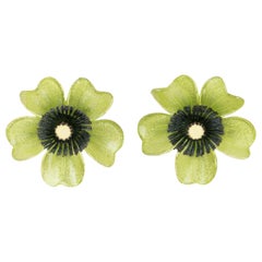 Monique Vedie, Line Vautrin Clips d'oreilles en résine avec fleur de Pistachio