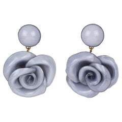 Cilea Paris Dangle Resin Pierced Earrings Gray Roses