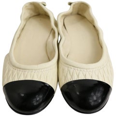 Retro Chanel Bi Tones Quilted White Leather /Black Patent Leather Flats