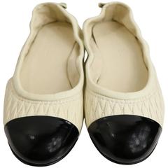 Chanel Bi Tones Quilted White Leather /Black Patent Leather Flats 2