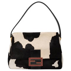 Fendi Forever Mama Baguette-Tasche aus Kalbshaar in Schwarz und Weiß (8BR638)