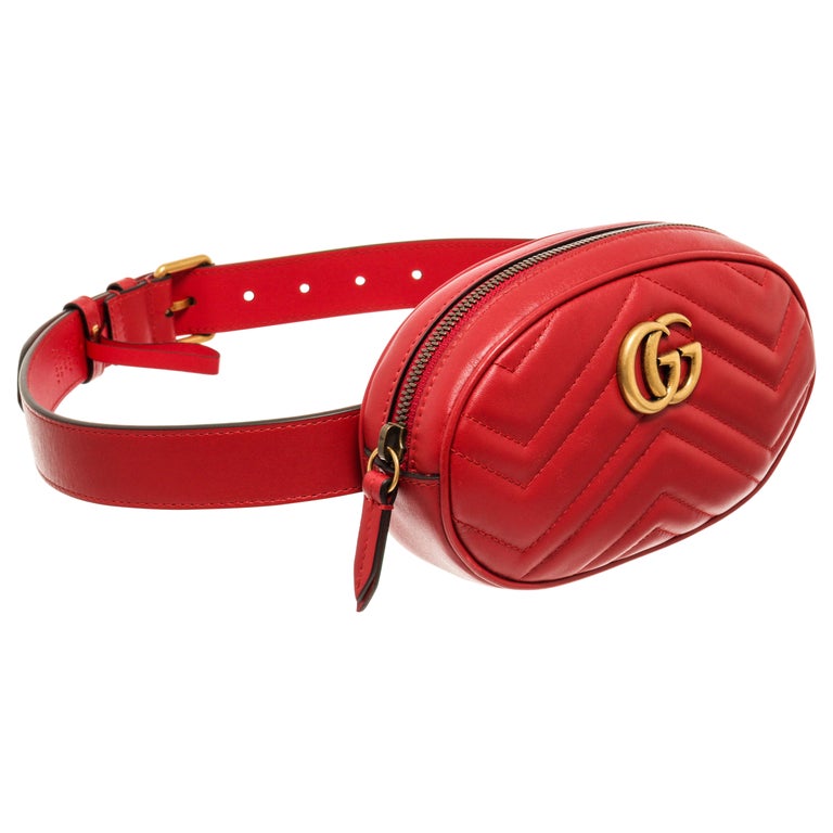 Gucci - Sac ceinture rouge Marmont En vente sur 1stDibs