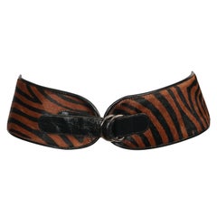 1986 Yves Saint Laurent cintura RUNWAY in pelliccia di pony con finiture in pelle nera