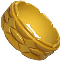1930s Beachy Creamy Bakelite Geometric CARVED and Tiered Bangle Bracelet