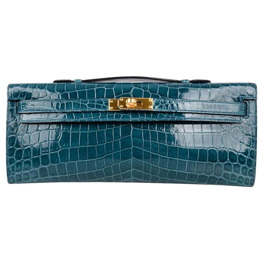 Pochette Hermès Kelly Cut en crocodile bleu à colvert avec détails dorés 