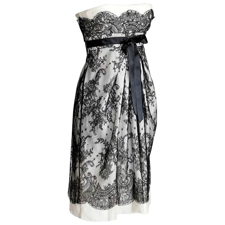 VALENTINO Dress Exquisite Black Lace Overlay Strapless Empire 38 / 4 For Sale