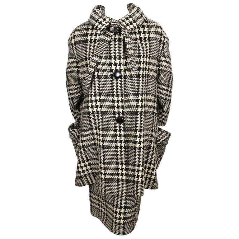 1960's JOSEPH MAGNIN wool houndstooth swing coat with neck tie & skirt For Sale
