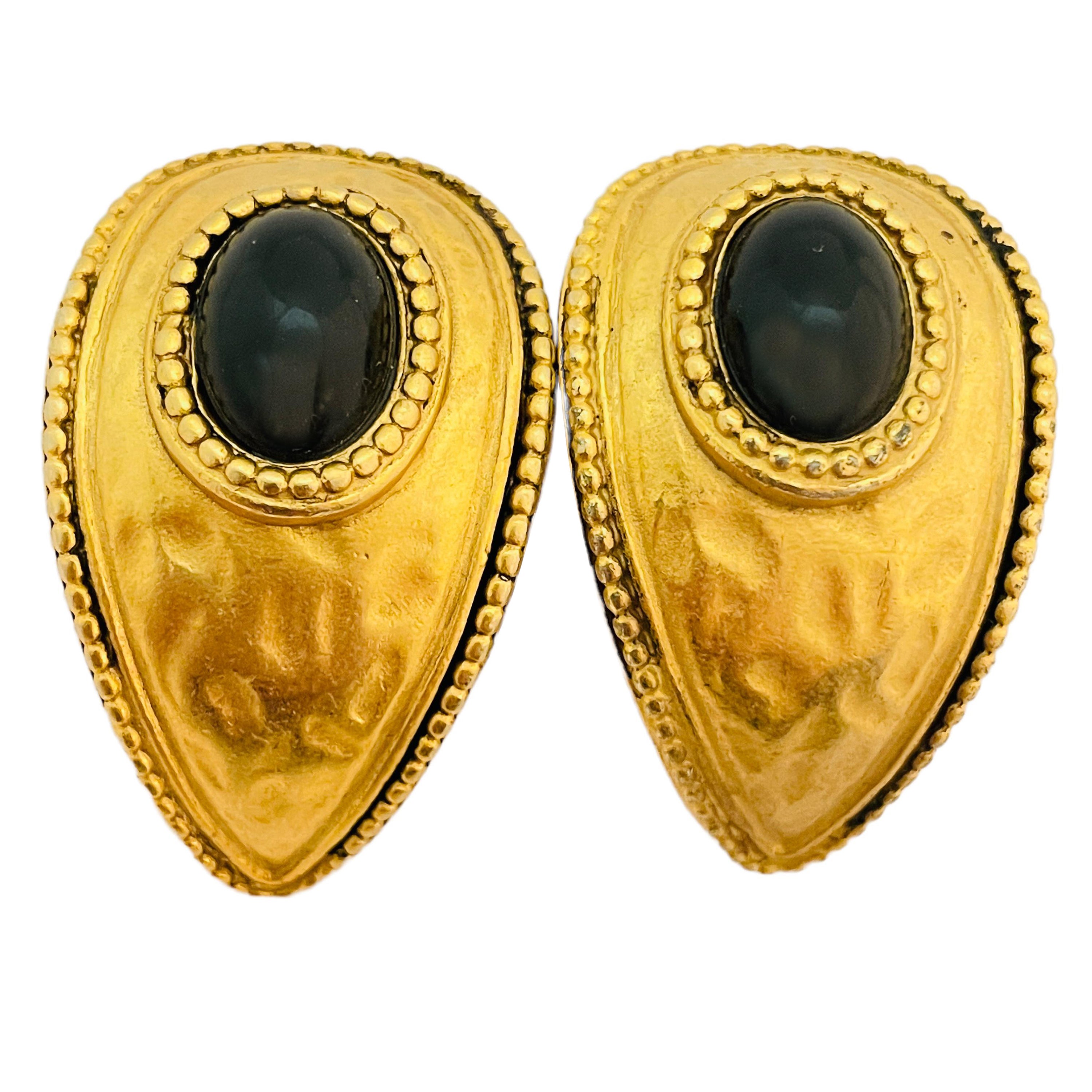 Orecchini a clip vintage in oro con cabina nera etrusca, firmati da designer