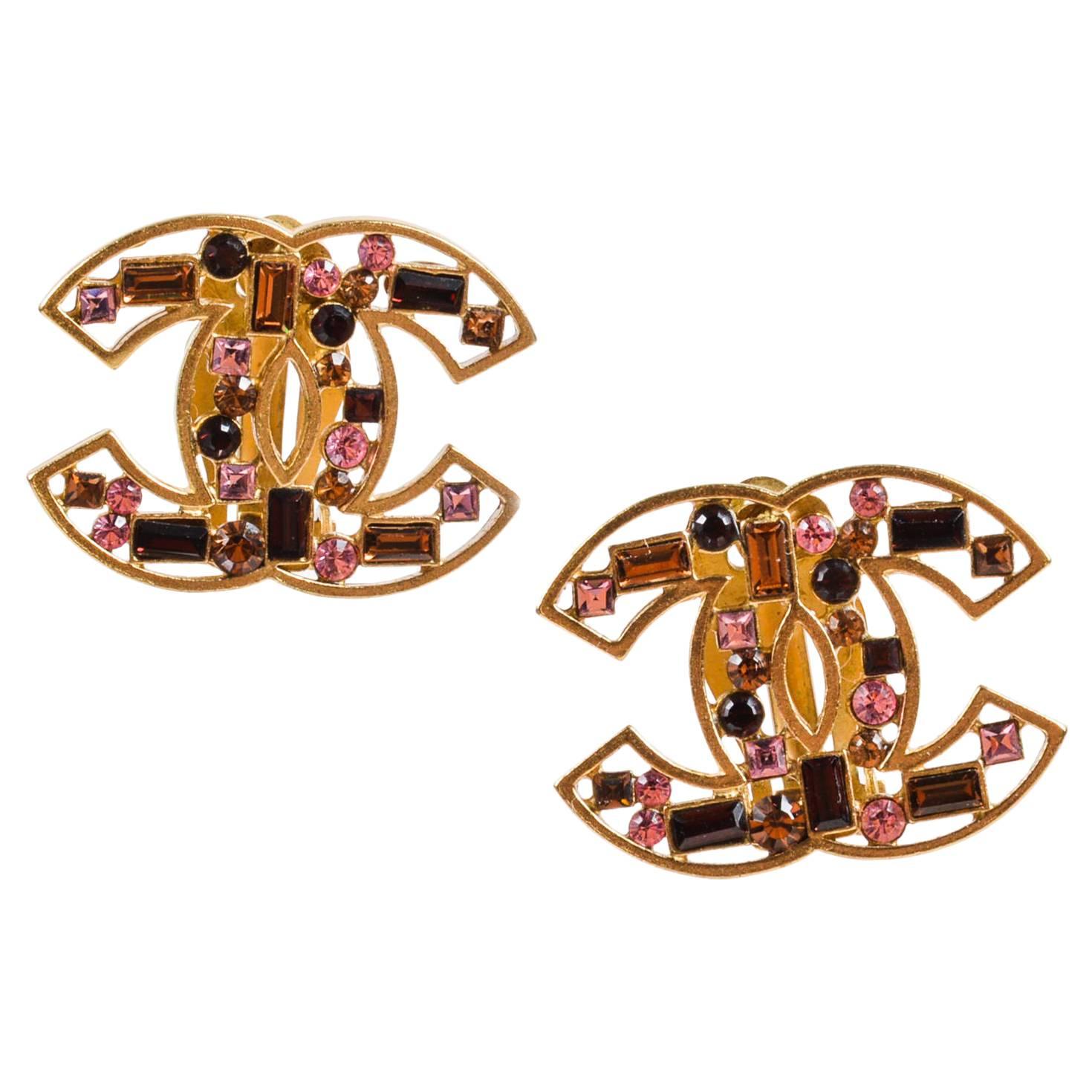 Chanel 03A Gold Tone Brown Pink Crystal Embellished 'CC' Clip On Earrings For Sale