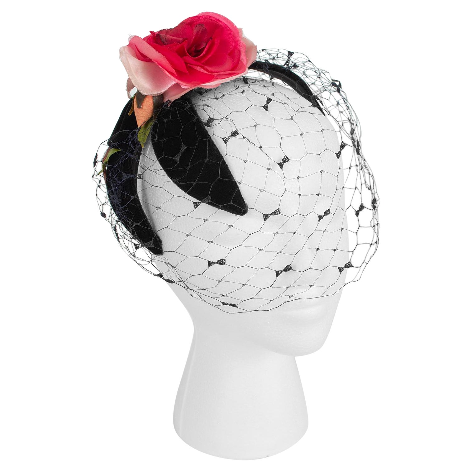 Black Velvet Flower Petal Fascinator with Silk Rose and Veil – O/S, 1950s