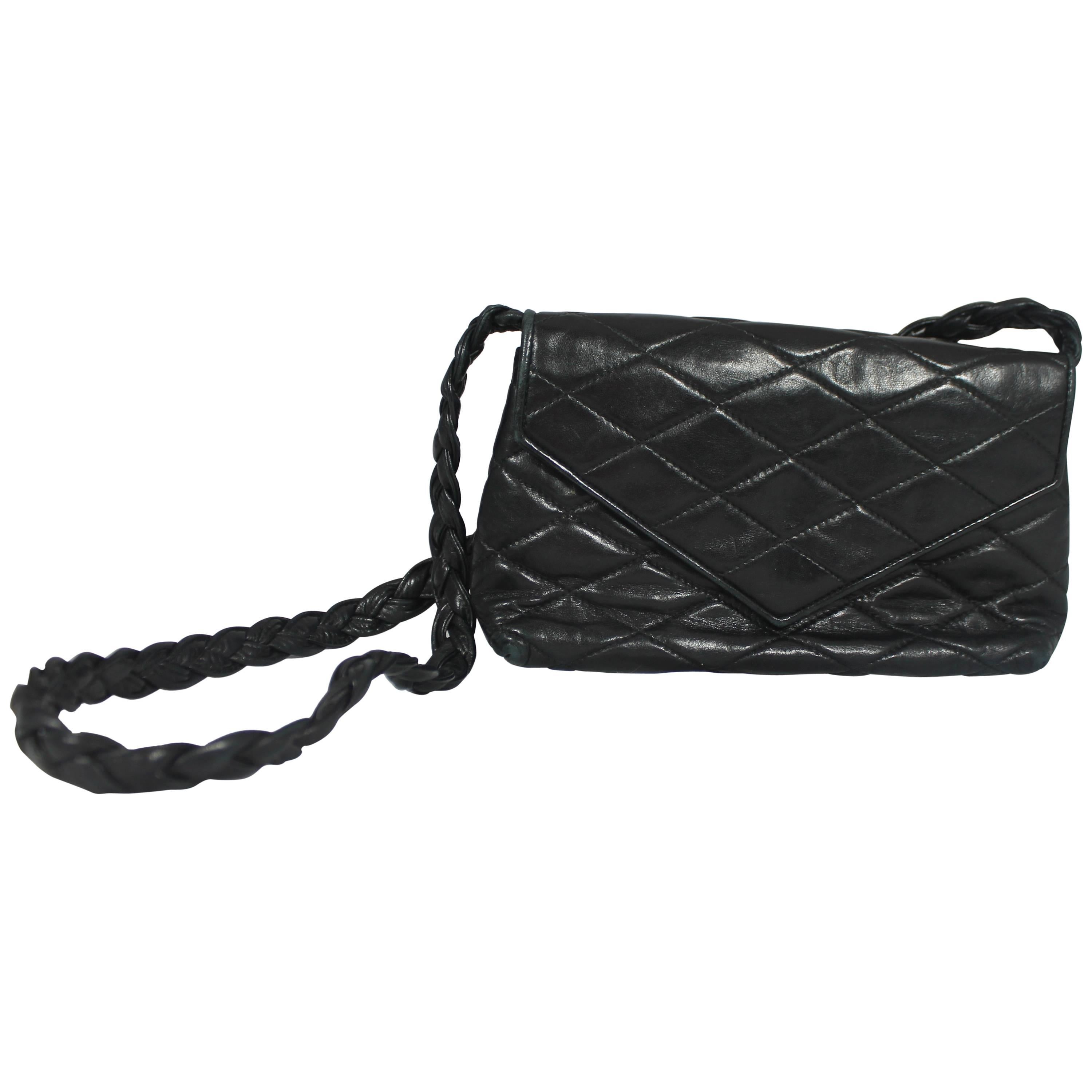 Chanel Vintage Schwarz gesteppte Lammfell-Kreuztasche mit geflochtenem Riemen - 1987 im Angebot