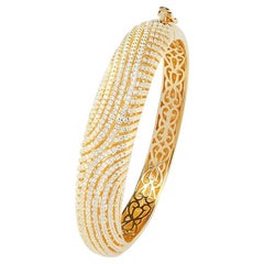 Bracelet jonc tourbillon en filigrane en or jaune 14 carats avec zirconia cubique de 8,20 carats de style Art déco