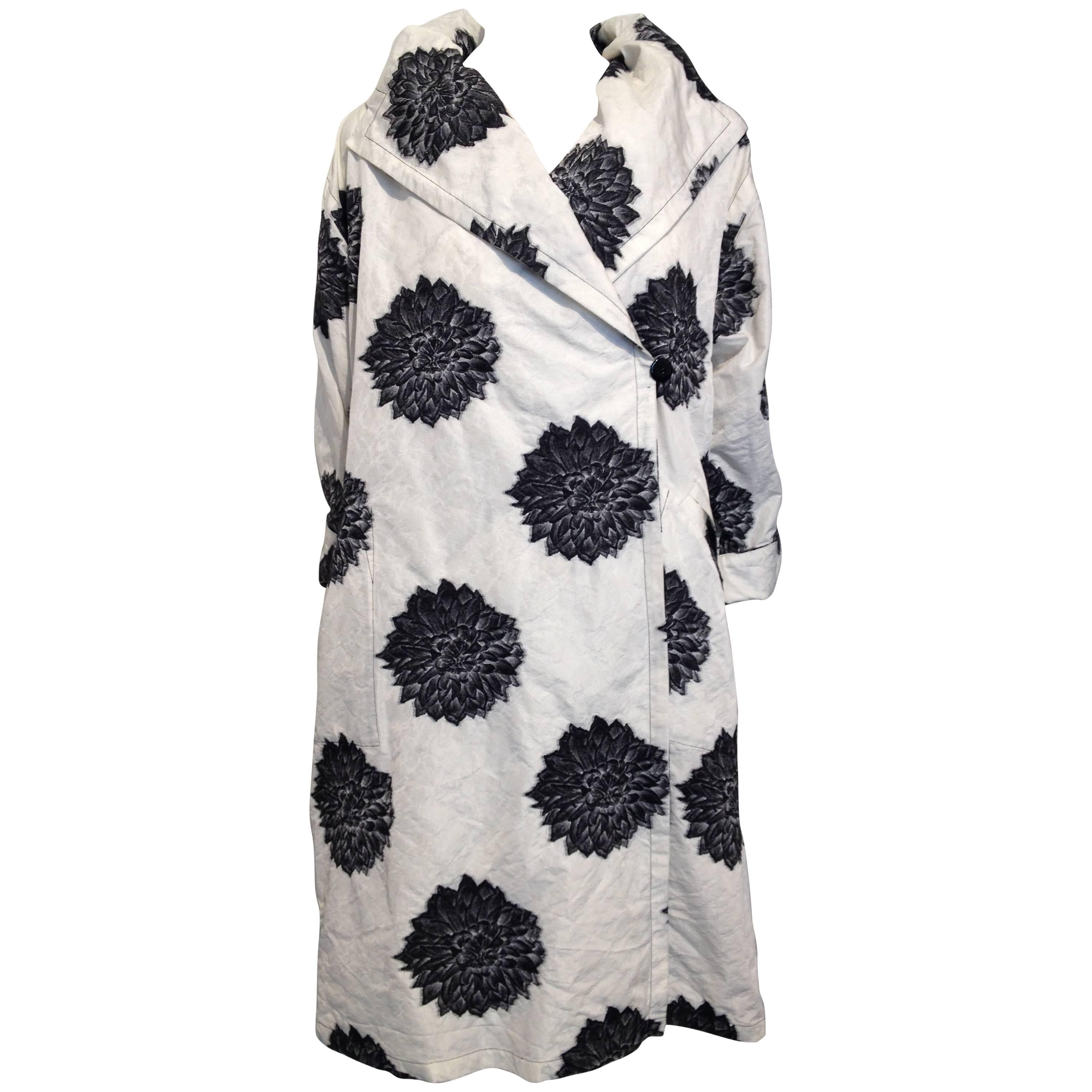Miller et Bertaux Black and White Chrysanthemum Coat Size M