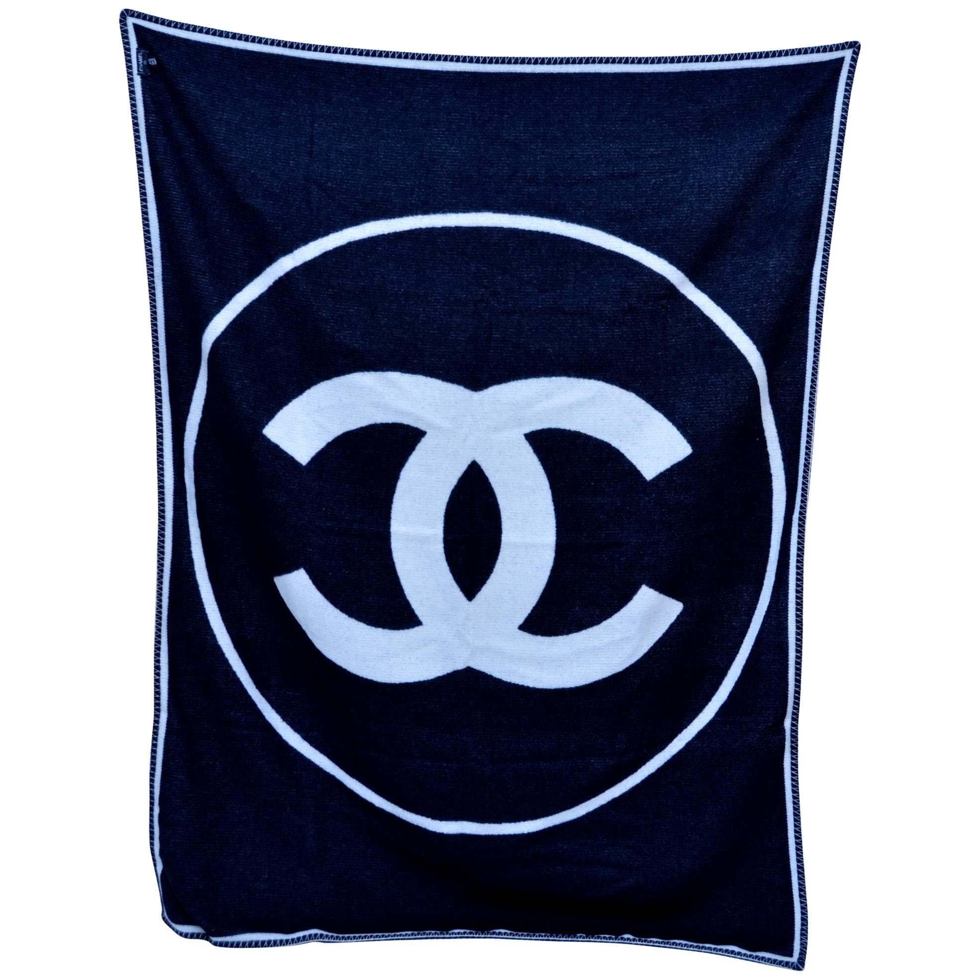 CHANEL Black & Off White Large CC Logo Travel Home Decor Throw Blanket NEW