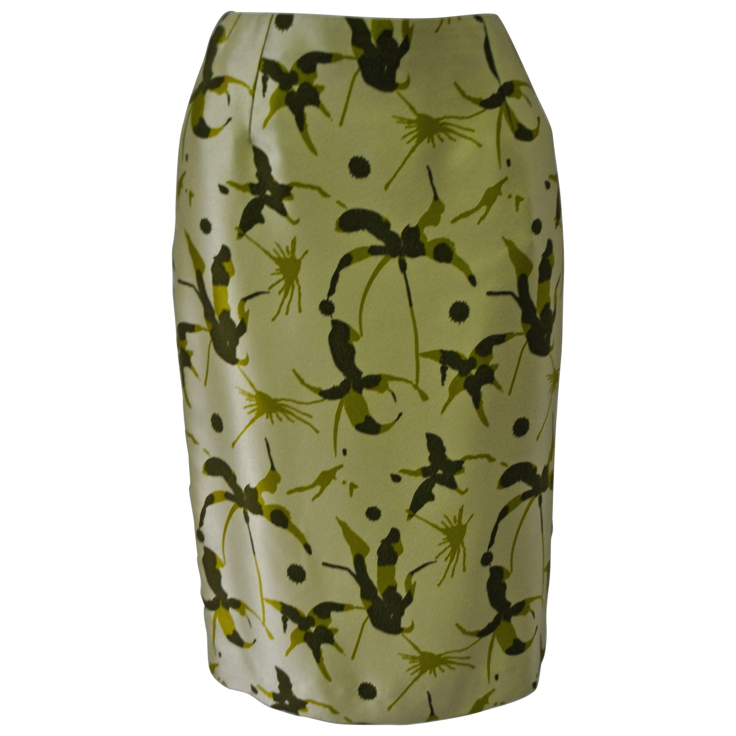 Elegant and Unique Gianni Versace Couture Frond Print Silk Pencil Skirt For Sale