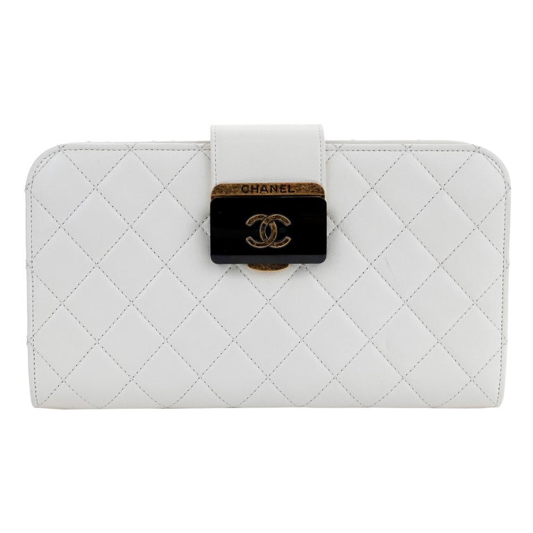 Chanel Ivory Lambskin Clutch For Sale at 1stDibs