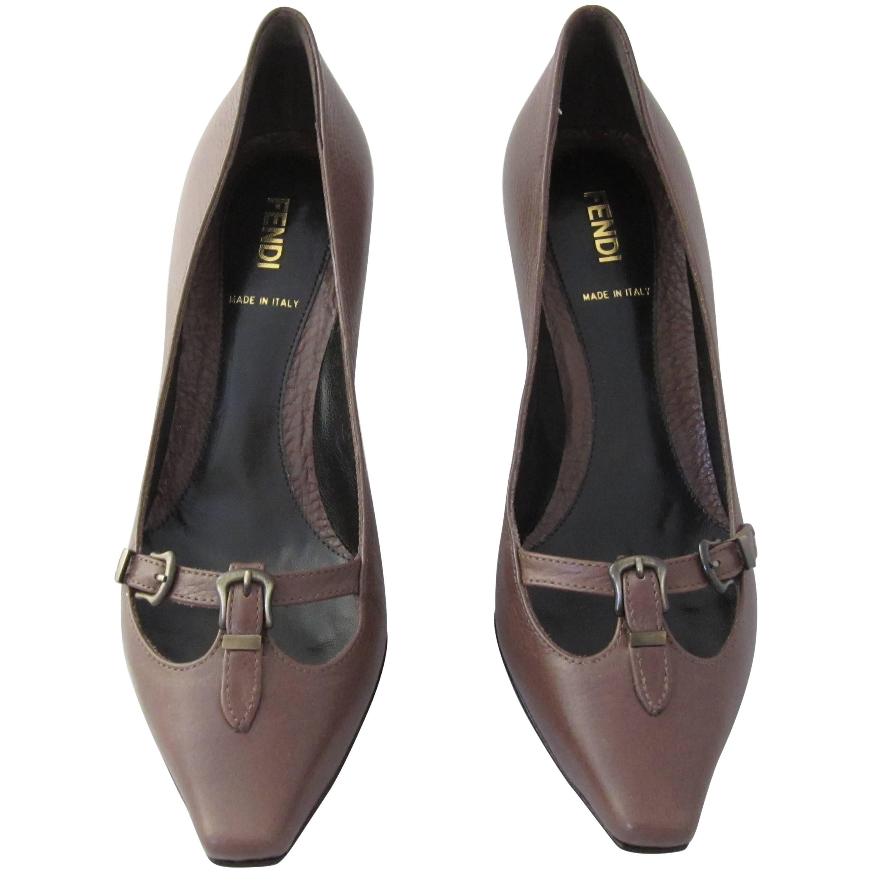 Fendi brown leather shoes with box. Size 37 For Sale