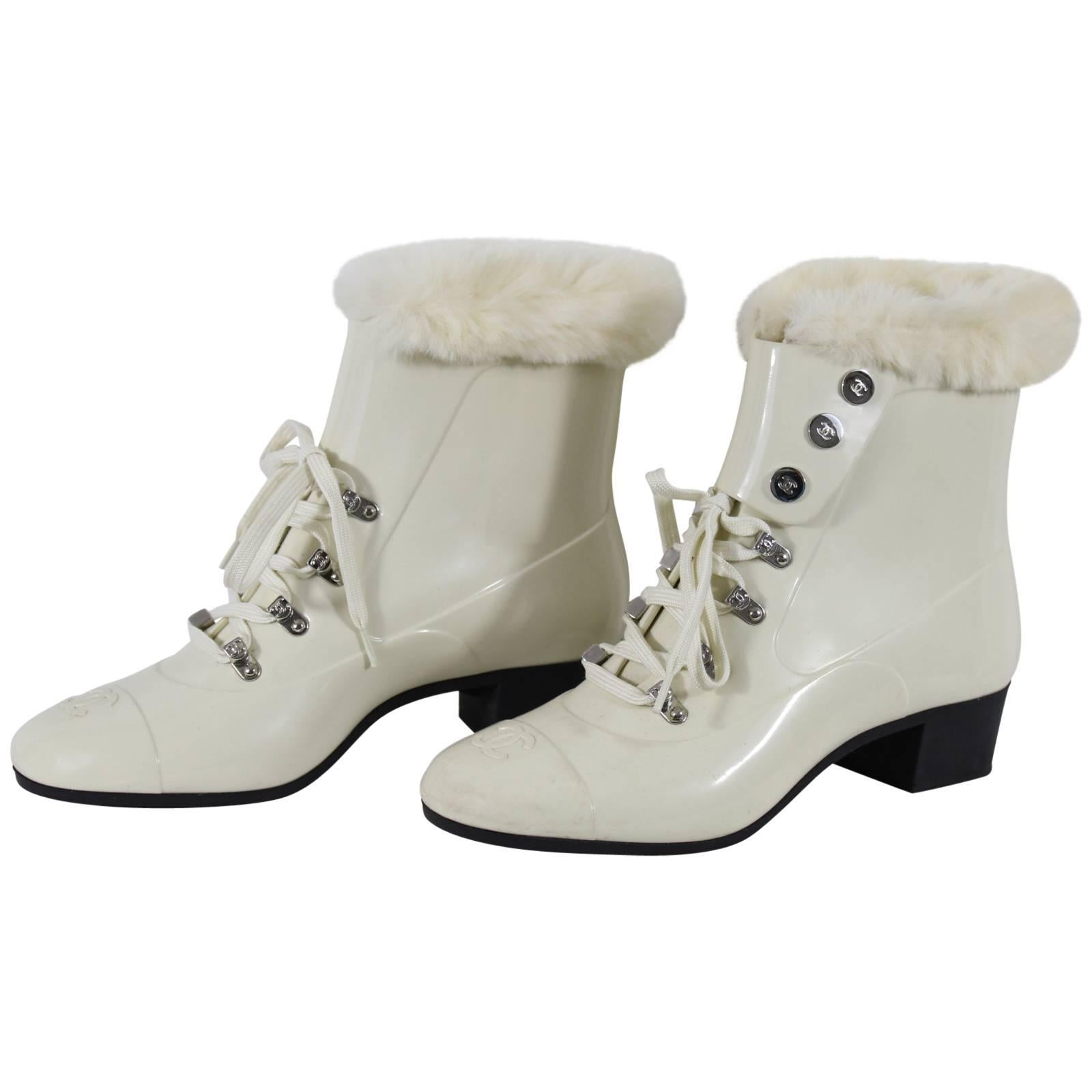 White Chanel Boots with Fur Inside Size 36
