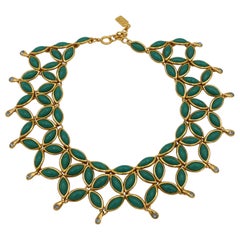 YVES SAINT LAURENT YSL Vintage Halskette mit grünem Harz-Cabochons und Kragen
