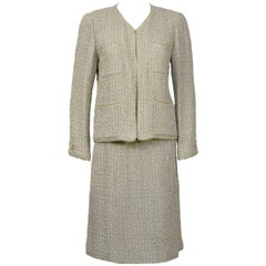 Frühling 1999 Chanel Anzug mit Perlenbesatz und Rock aus Bouclé