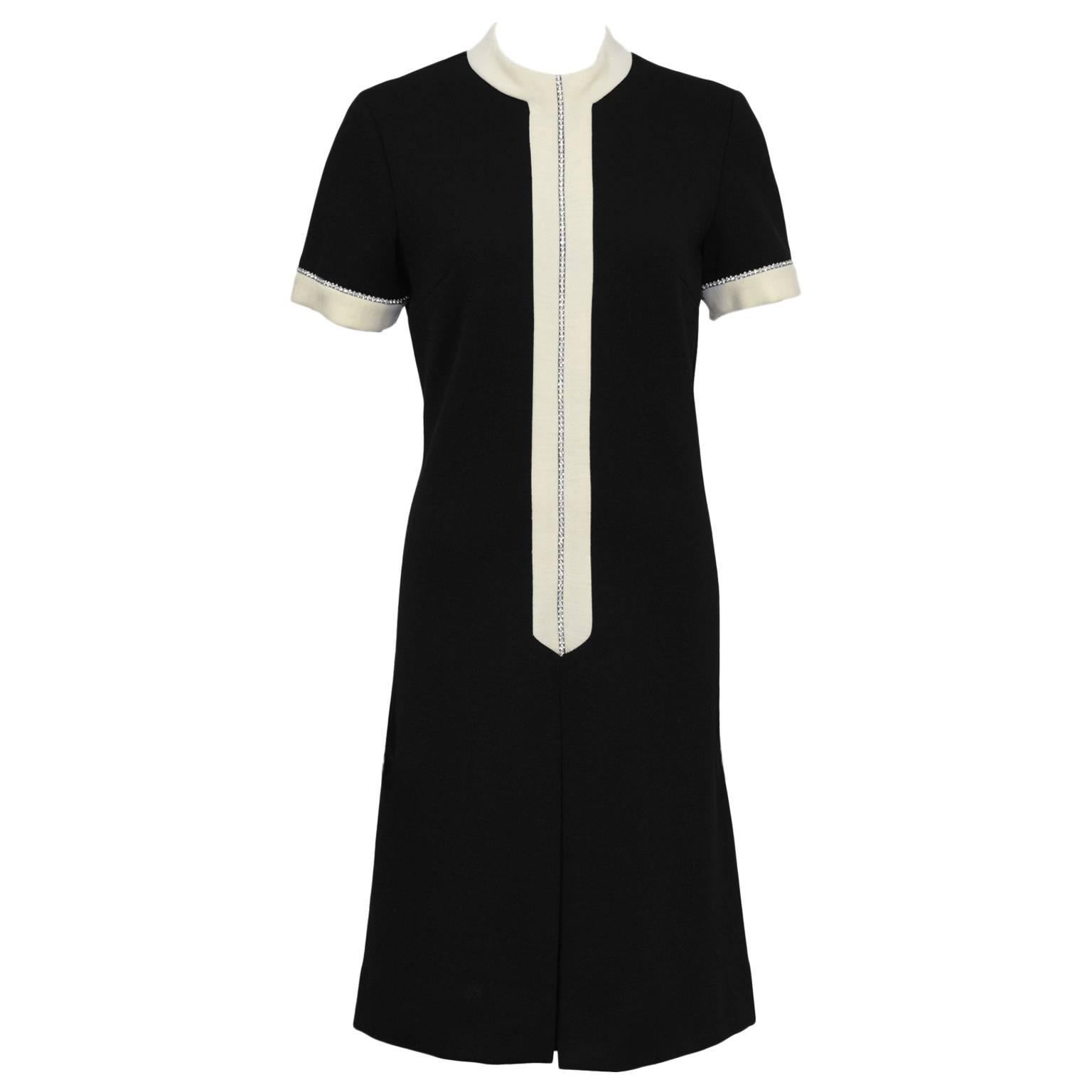 Schwarzes und cremefarbenes Strickkleid aus den 1960er Jahren mit Strasssteinen im Angebot